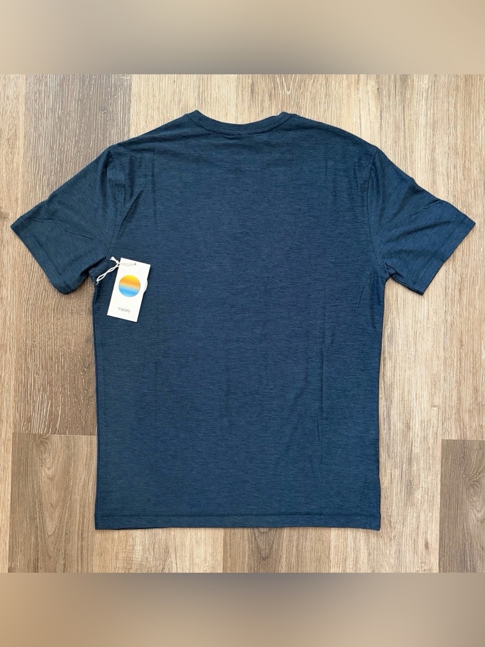 Vuori Strato Tech Tee Navy Heather Sz Small V126 Athletic NWT - Picture 2 of 4